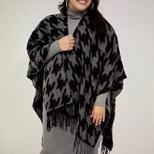 Lane Bryant NWT Plus Size Black and Gray Houndstooth Print Overpiece with Fringe